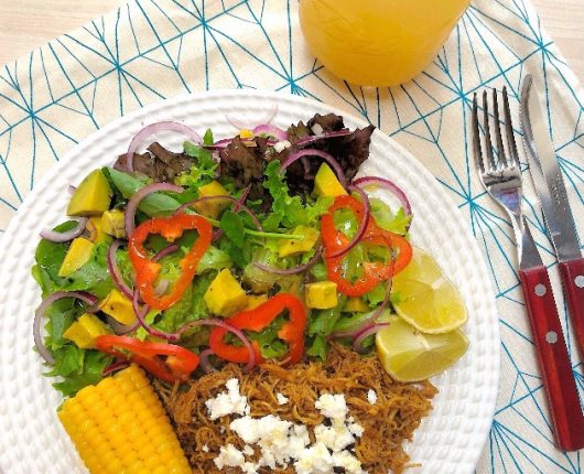 Salada à mexicana com frango apimentado