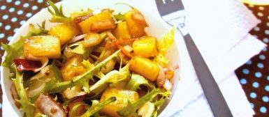 Salada agridoce de alface frisè com manga