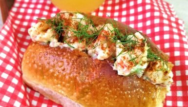 Sanduíche de camarão (shrimp rolls)