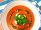 Sopa caprese (de tomate e muçarela com molho pesto)