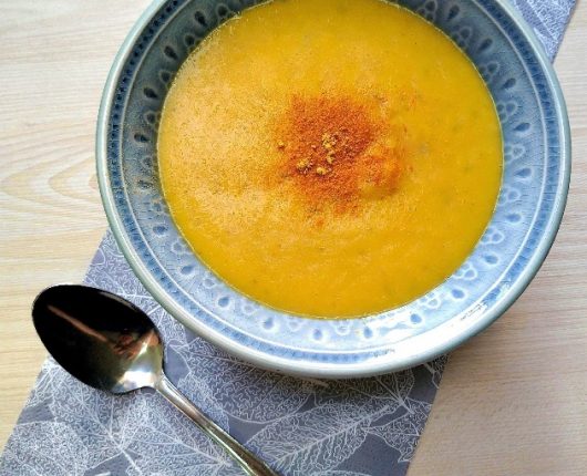 Sopa de cenoura e mandioquinha com cúrcuma