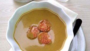 Sopa creme de ervilhas secas com linguiça portuguesa