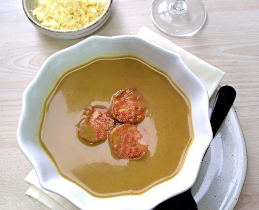 Sopa creme de ervilhas secas com linguiça portuguesa