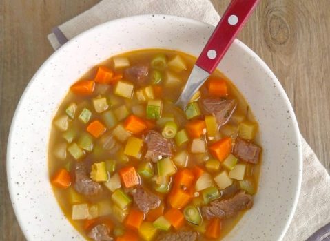 Sopa de carne com legumes