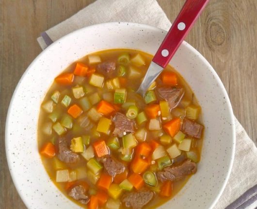 Sopa de carne com legumes