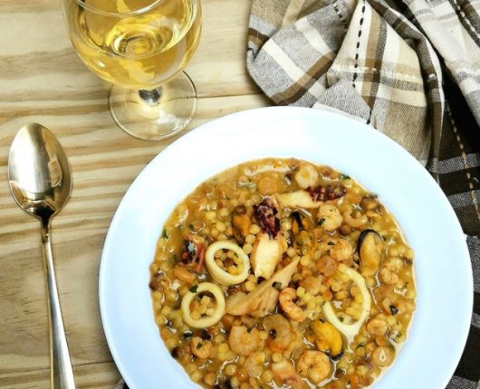 Sopa de frutos do mar com fregola sarda