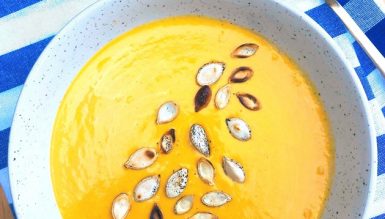 Sopa light de abóbora com leite de coco