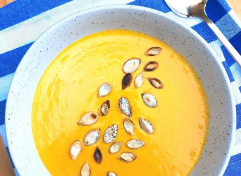 Sopa light de abóbora com leite de coco