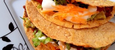 Tacos de carne com guacamole