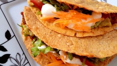 Tacos de carne com guacamole