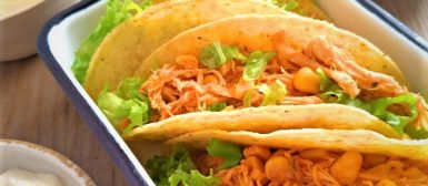 Tacos com frango no molho e milho verde