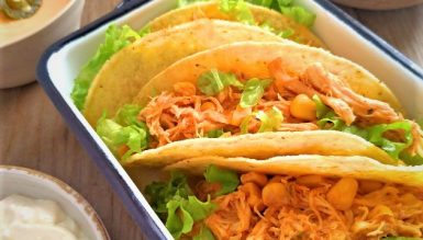 Tacos com frango no molho e milho verde
