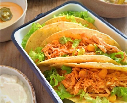 Tacos com frango no molho e milho verde