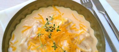 Talharim com molho de queijo reino