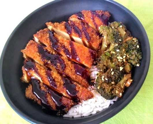 Tori Katsu ou Chicken Katsu (frango empanado oriental com molho agridoce)