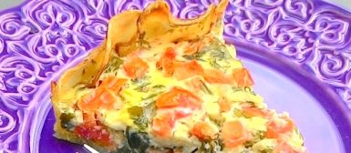 Torta de rúcula e tomate com base de batata (sem glúten)