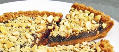 Torta fit de chocolate com castanhas (calorias reduzidas, sem lactose)