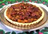 Torta natalina de figos, tâmaras e damascos com nozes pecan ao mel
