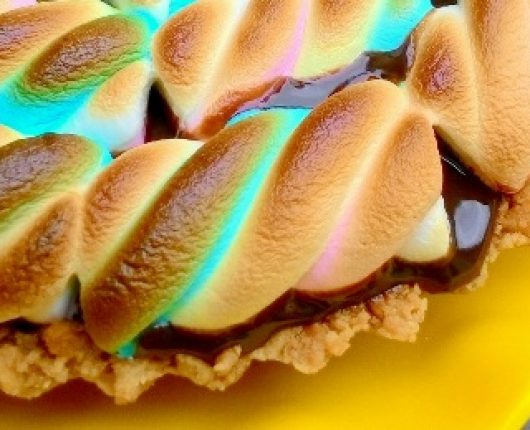 Torta S’mores (base de biscoito com chocolate e marshmallow)