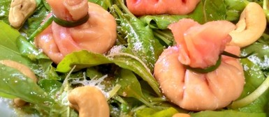 Trouxinhas de carpaccio com creme de ricota e alcaparras