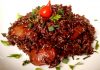 Arroz vermelho com linguiça caramelizada no balsâmico