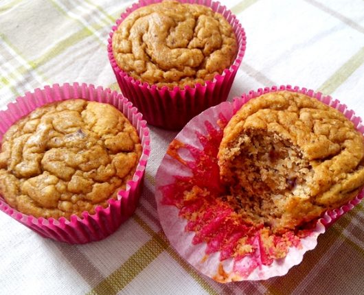 Bolinho fit do bem com castanhas, coco, passas e canela (sem açúcar, sem óleo, sem glúten, sem lactose)