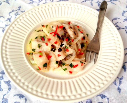 Ceviche (ou cebiche) de pescada branca