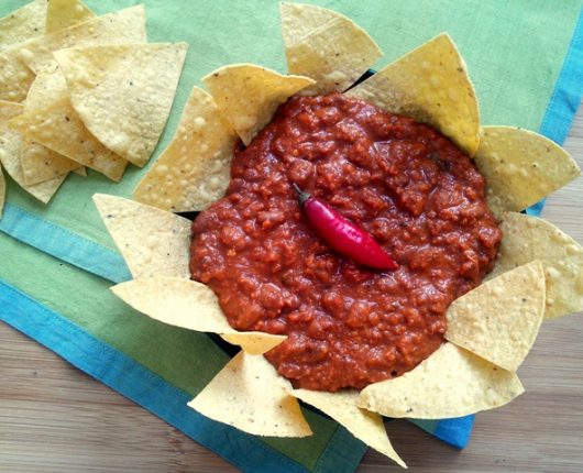 Chilli con carne (carne moída com feijão e molho de tomate apimentado)