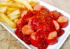 Receita de Berliner Currywurst (Salsichas com molho de tomate com curry tradicionais de Berlim)