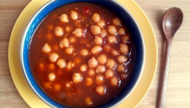 Dahl de grão de bico (sopa indiana de grão de bico com especiarias)