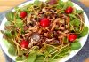 Salada de folhas jovens com shimeji ao molho oriental