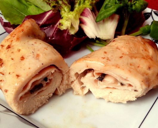 Frango a rolê recheado com queijo e peito de peru (ou presunto)