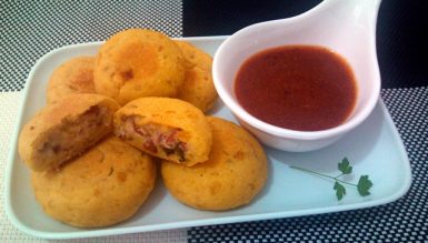 Bolinho de mandioquinha com linguiça ao requeijão (calorias reduzidas)