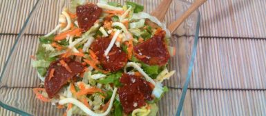 Salada de acelga, alface, cenoura, tomate seco e parmesão