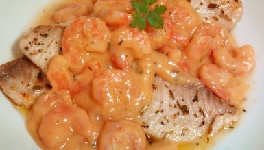 Filé de peixe com molho de camarão