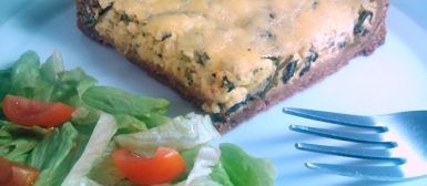 Quiche light de ricota com espinafre e base de biscoito