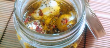 Labneh temperado no azeite (queijo cremoso libanês de iogurte)