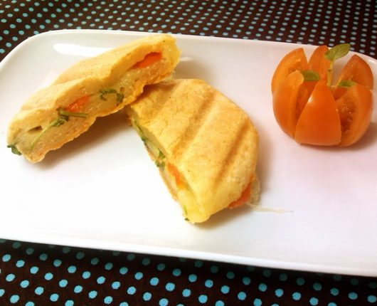 Panini caprese light (sanduíche de pão de queijo light)