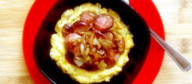 Purê cremoso de abóbora com linguiça ao alho poró