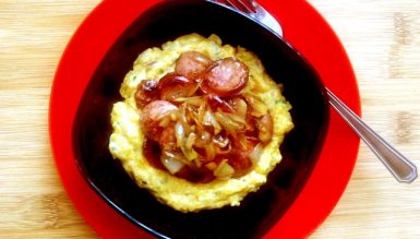 Purê cremoso de abóbora com linguiça ao alho poró
