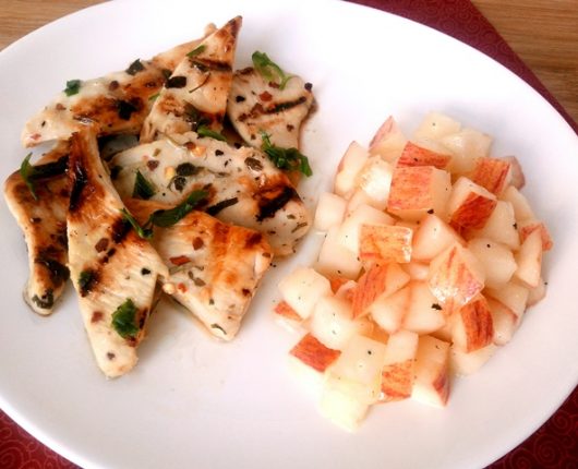 Filé de frango à tailandesa com salada de maçã