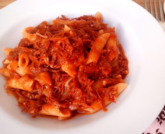 Ragú de carne seca super rápido (molho de tomate com carne seca)