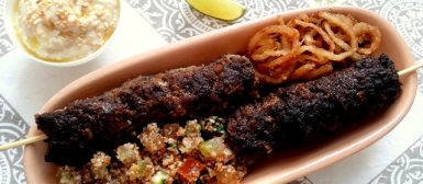 Kafta no palito (bolinho árabe/ libanês de carne moída com especiarias)