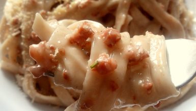 Macarrão à Carbonara (com bacon, ovo, parmesão e creme de leite)