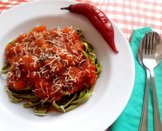 Macarrão à Arrabiata (all’Arrabiata, molho de tomate com pimenta)