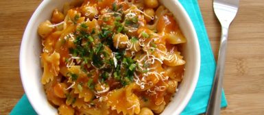 Macarrão com molho de grão de bico
