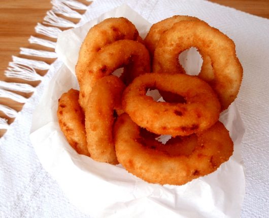 Onion rings (aneis de cebola empanados)