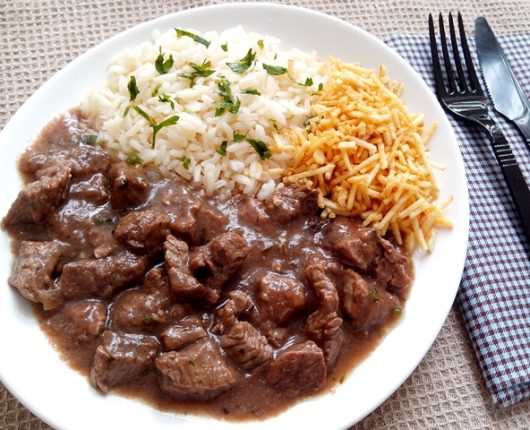 Picadinho de carne na cerveja preta