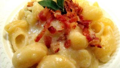 O III Encontro Gourmet e um Pipe rigate com batatas, queijos e bacon