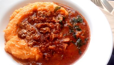Ragu de lombo de porco com polenta mole